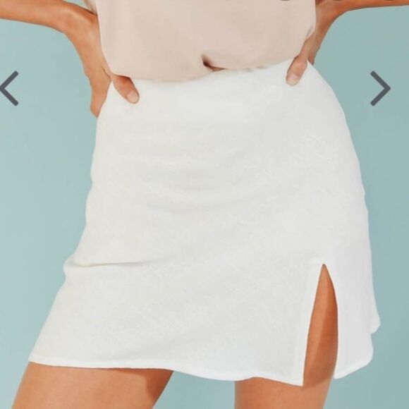 VERGE GIRL White Skirt - Slit Mini - Linen - Picture 2 of 7